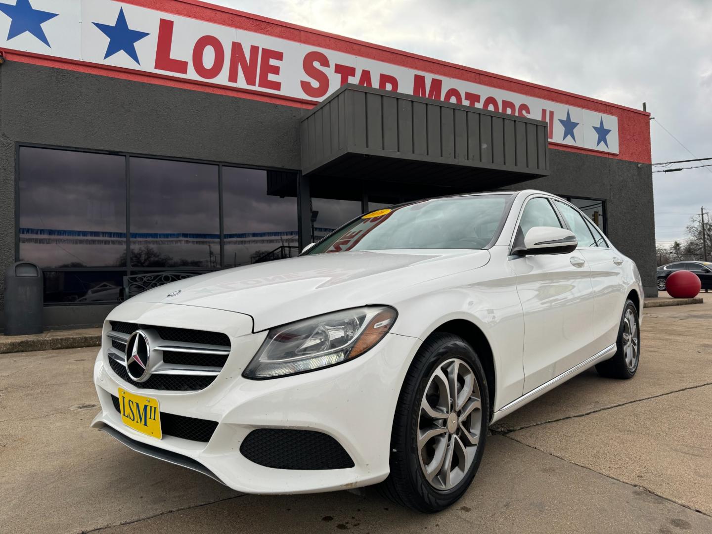 2016 WHITE MERCEDES-BENZ C-CLASS C300 4MATIC (55SWF4KB6GU) , located at 5900 E. Lancaster Ave., Fort Worth, TX, 76112, (817) 457-5456, 0.000000, 0.000000 - This is a 2016 MERCEDES-BENZ C-CLASS C300 4MATIC 4 DOOR SEDAN that is in excellent condition. There are no dents or scratches. The interior is clean with no rips or tears or stains. All power windows, door locks and seats. Ice cold AC for those hot Texas summer days. It is equipped with a CD player, - Photo#0